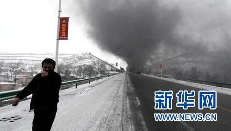 這是一名群眾在撤離。新華社記者 彭昭之 攝
