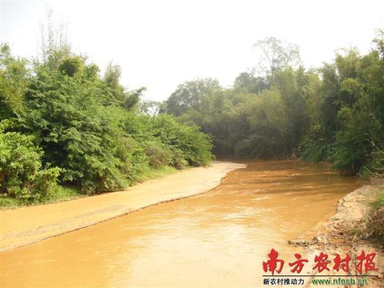從清湖橋流下來的河水，流入清湖河(平定段)，最終匯入羅江