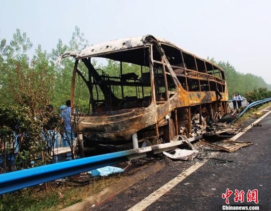 據(jù)央視報(bào)道，已有41人在此次事故中死亡。中新社發(fā) 豫分 攝