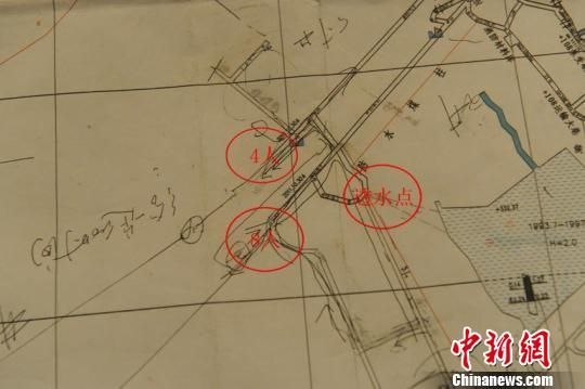 井下被困礦工位置及透水點(diǎn)示意圖 崔顏鋒 攝 井下被困礦工位置及透水點(diǎn)示意圖 崔顏鋒 攝