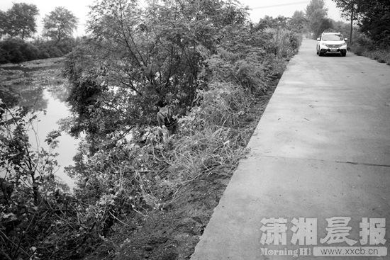 湖南湘潭一面包車墜河一家四代人兩死三傷(圖)