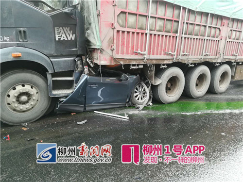 泉南高速發生3起嚴重交通事故:小車被壓扁 4人死亡