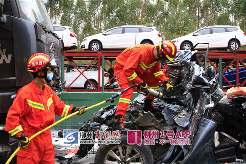 泉南高速發生3起嚴重交通事故:小車被壓扁 4人死亡