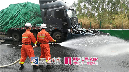 泉南高速發生3起嚴重交通事故:小車被壓扁 4人死亡