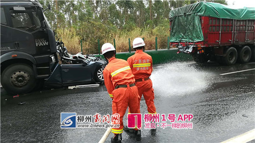 泉南高速發生3起嚴重交通事故:小車被壓扁 4人死亡