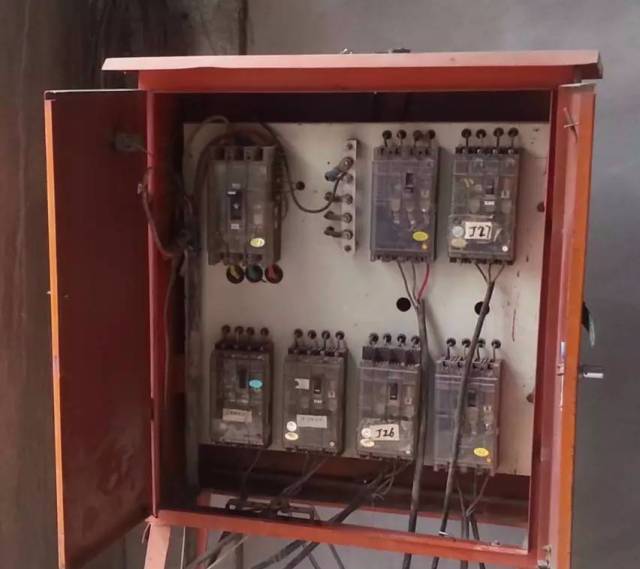 施工現(xiàn)場臨時用電安全管理六關鍵_9