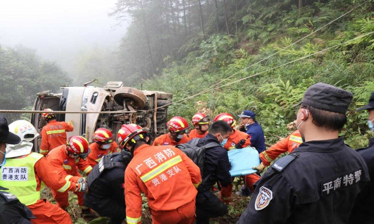 平南縣大鵬鎮(zhèn)北帝山“1·27”大型普通客車翻墜事故調(diào)查報(bào)告