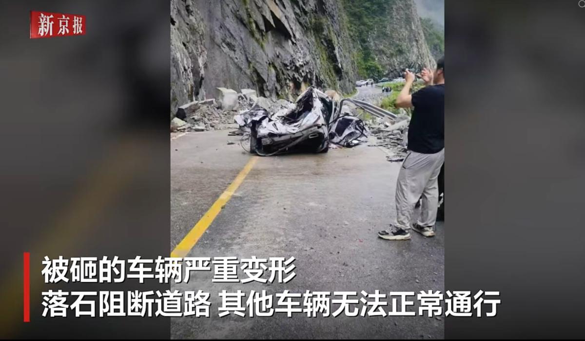 四川涼山冕寧縣有山體落石砸到路過車 致3死