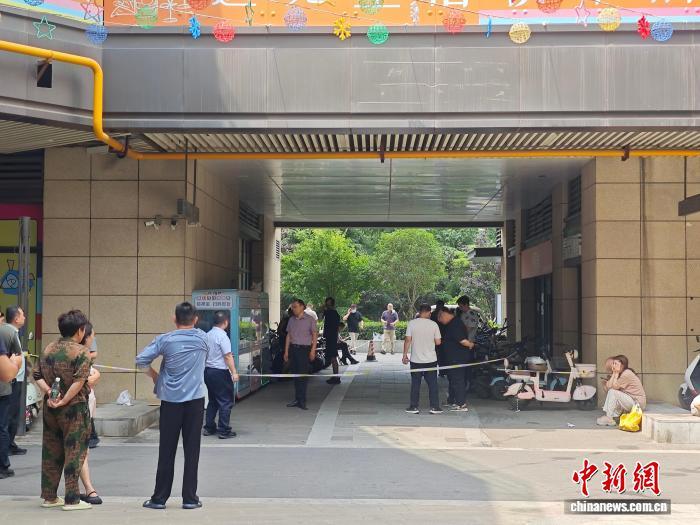 鄭州一小區(qū)發(fā)生火災(zāi)事故 致5死1傷