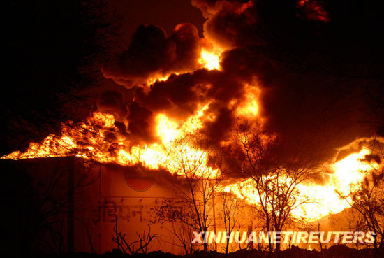 印度油庫火災已造成6人死亡150人受傷(組圖)