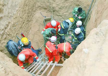 鄭州樓盤工地發生塌方2人被埋喪生(組圖)